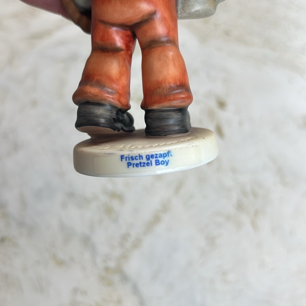 Pretzel Boy Goebel Germany Hummel figurine 2093 First Issue Millennium 2000 - Picture 7 of 7